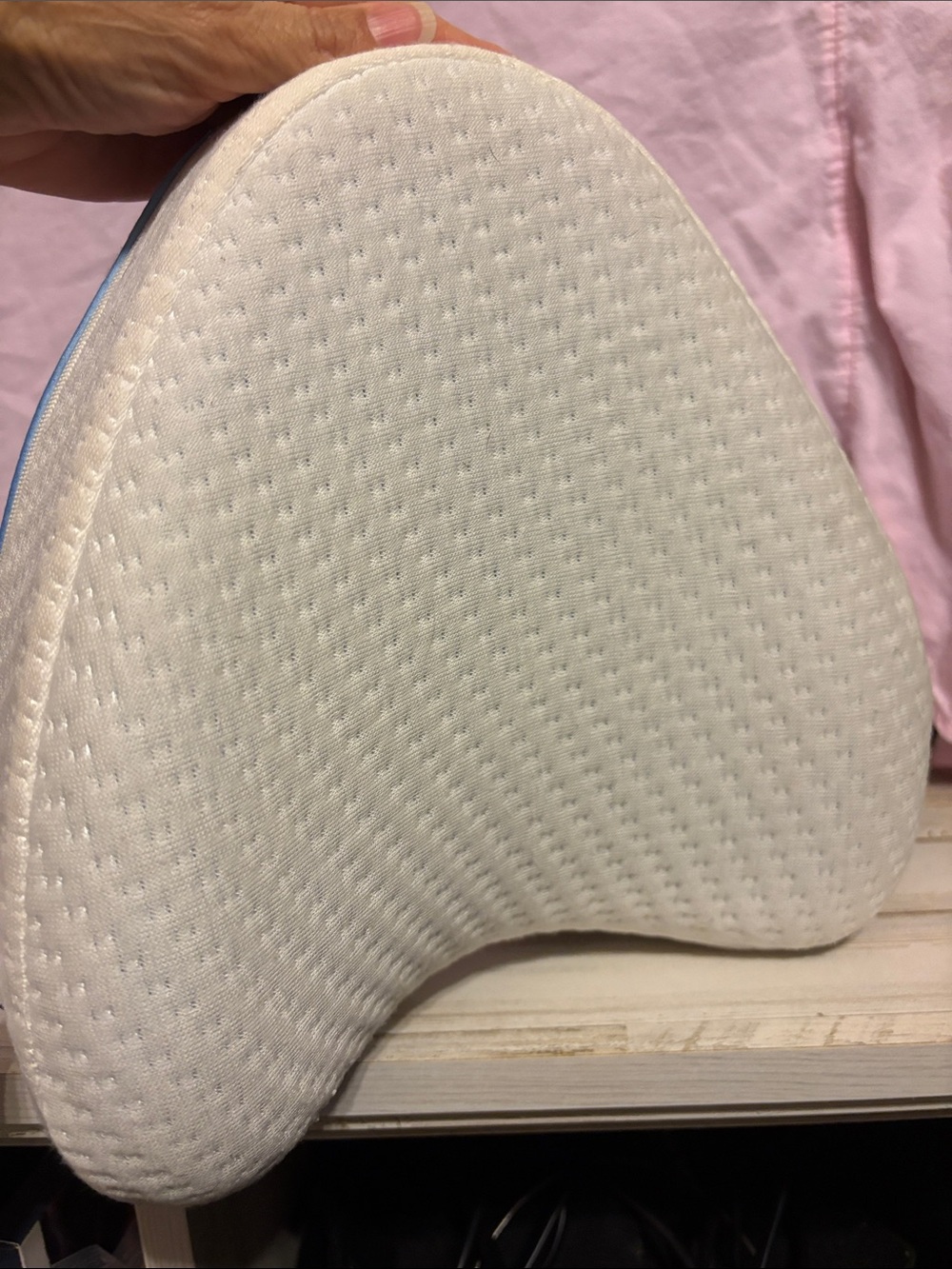 Contour Legacy Leg Pillow - White/Blue Packaging - Picture 4 of 7